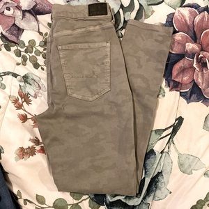 American Eagle Gray Camo Jeggings